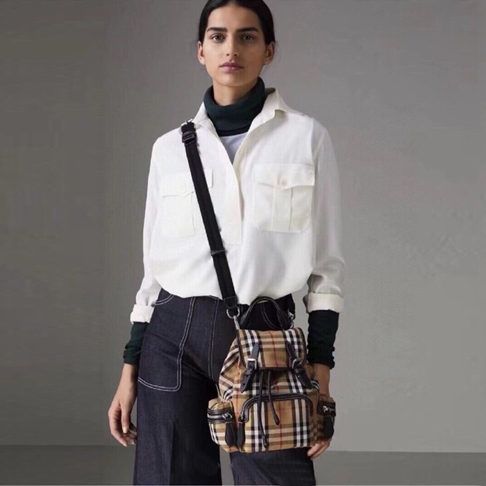 バーバリーレディースベージュバックパックb2124