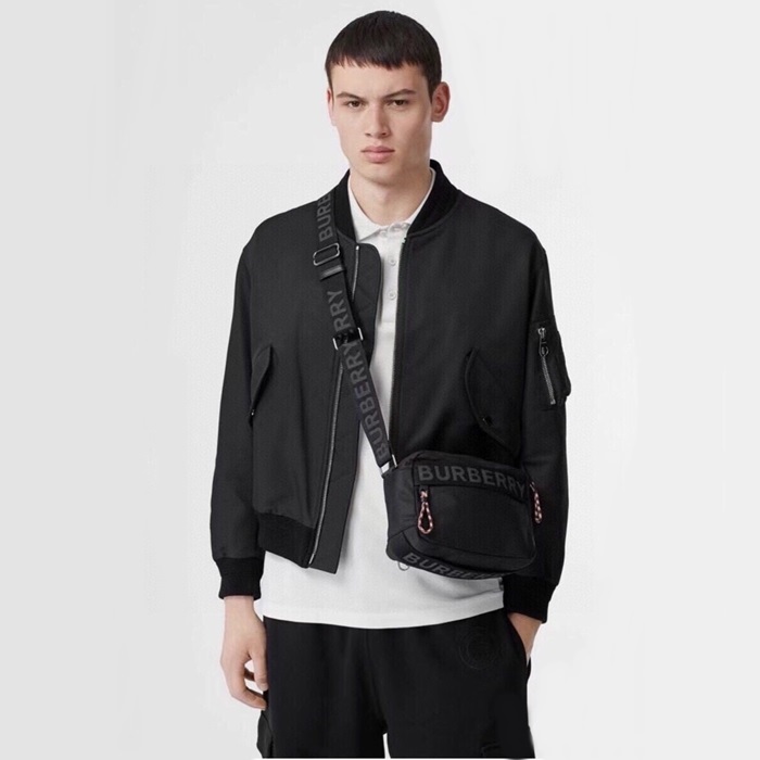 バーバリーメンズブラッククロスバッグb2127