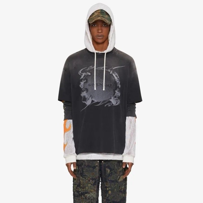 ジバンシィメンズブラック半袖Tシャツc1088