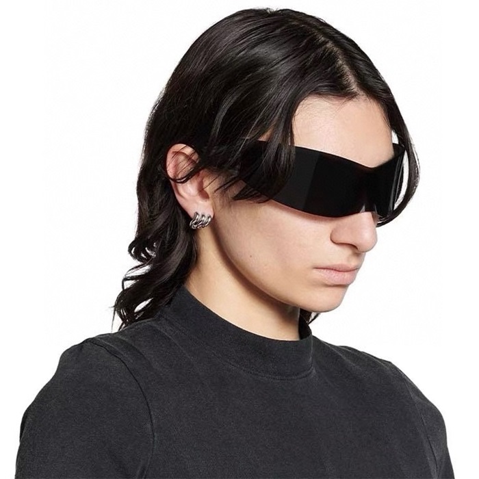 バレンシアガレディースゴールドピアスc1978