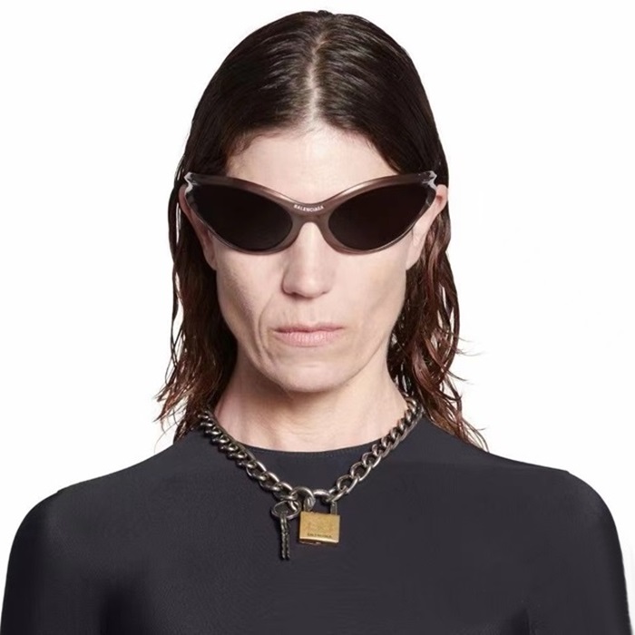 バレンシアガユニセックスゴールドネックレスc1985