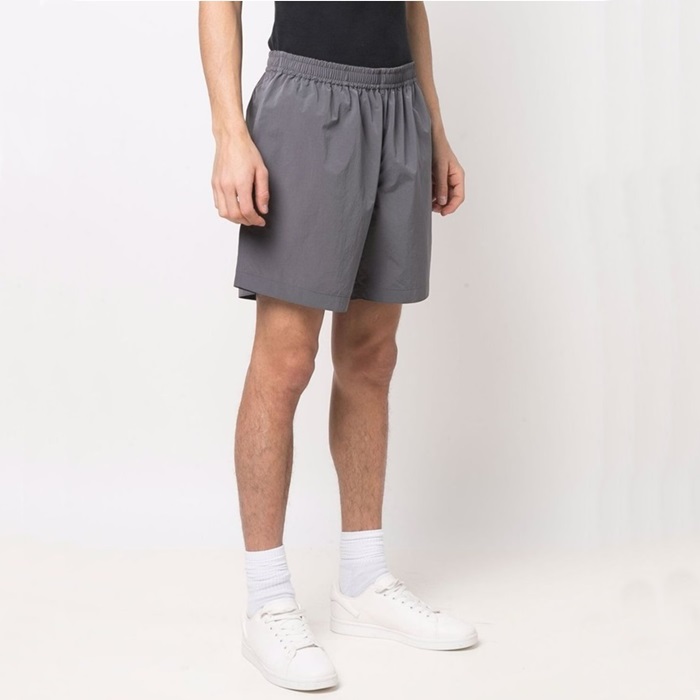 トムブラウンメンズグレーショートパンツc1150