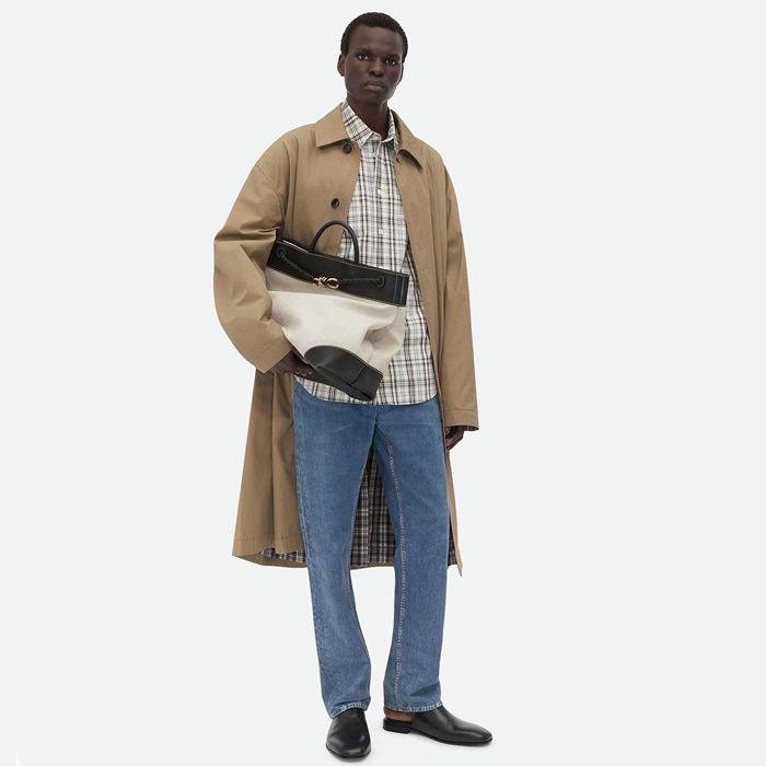 ボッテガヴェネタユニセックスベージュアンディアーモバッグb2284