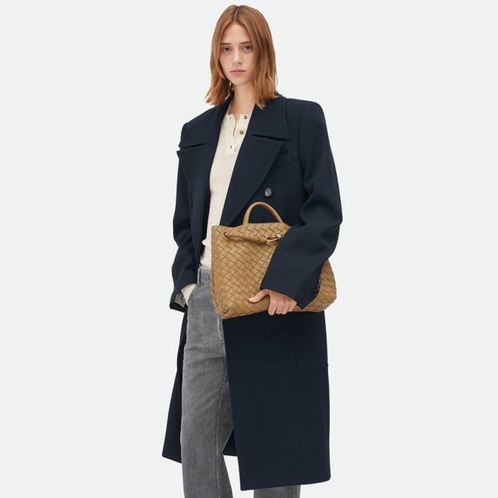 ボッテガヴェネタレディースベージュアンディアーモb2292