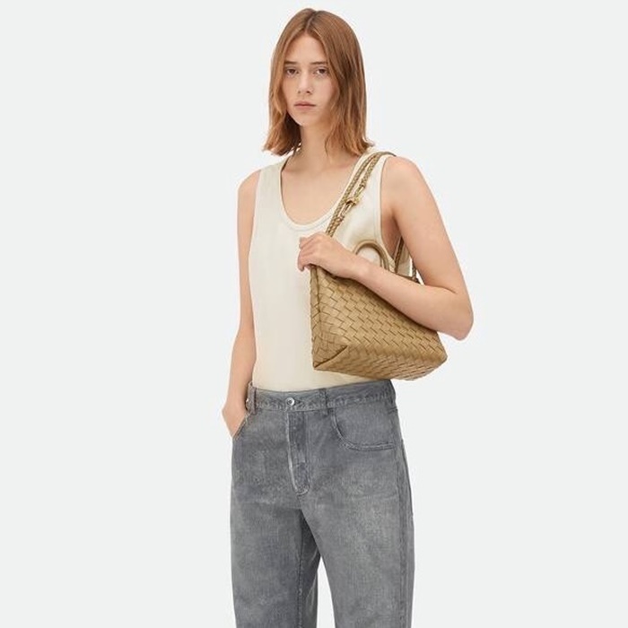 ボッテガヴェネタレディースベージュアンディアーモb2293