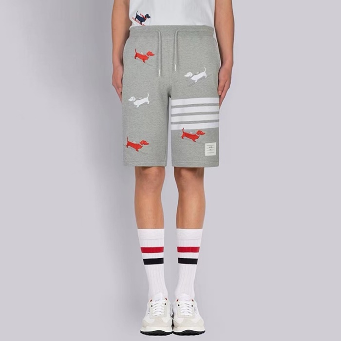 トムブラウンメンズクラシックショートパンツc1330