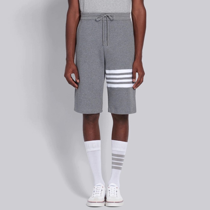 トムブラウンメンズクラシックショートパンツc1339