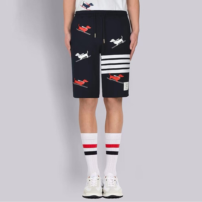 トムブラウンメンズクラシックショートパンツc1343