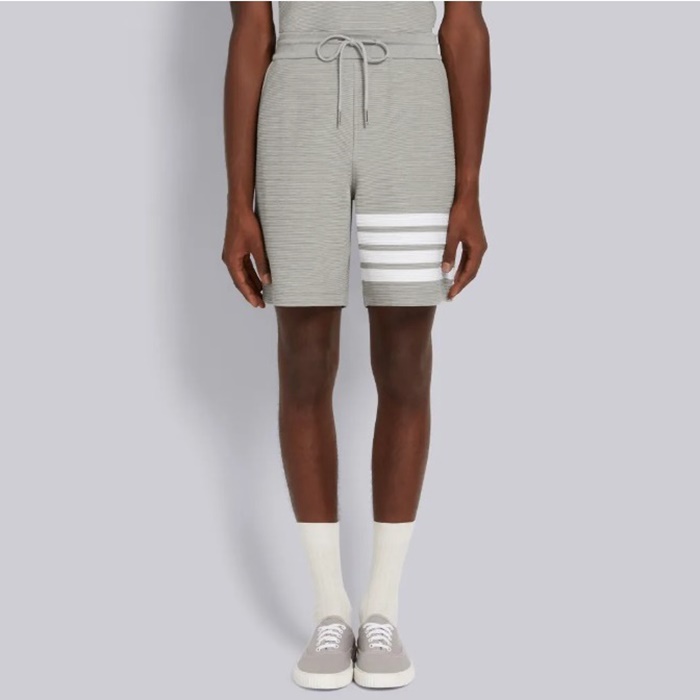 トムブラウンメンズクラシックショートパンツc1344