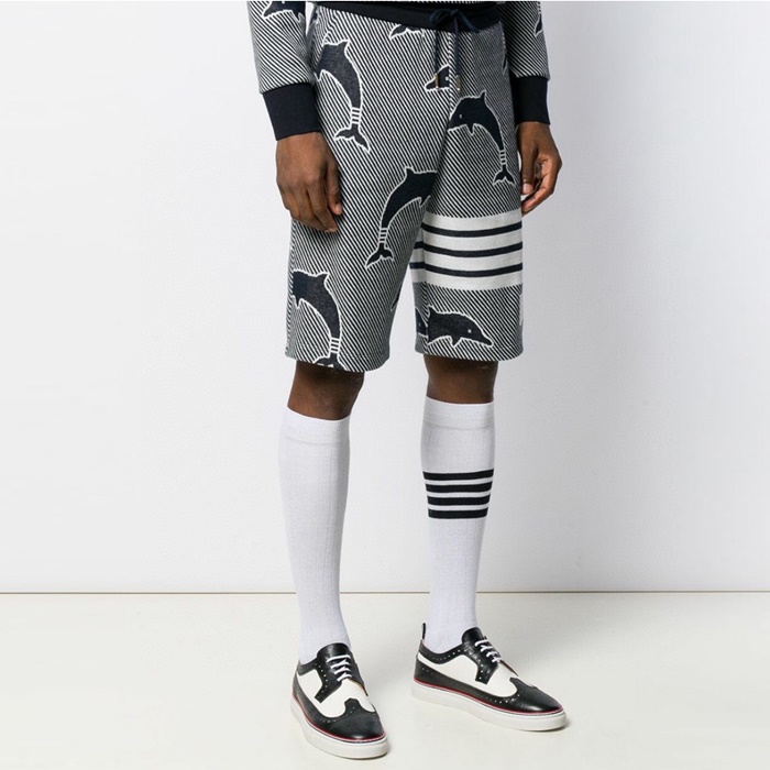 トムブラウンメンズクラシックショートパンツc1347