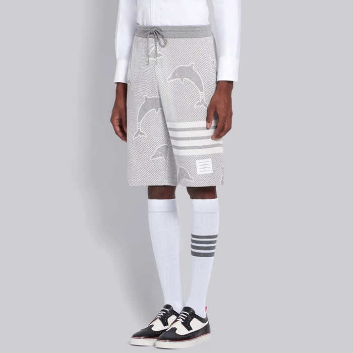 トムブラウンメンズクラシックショートパンツc1348