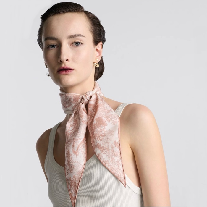 ディオールレディースベージュニットc2322