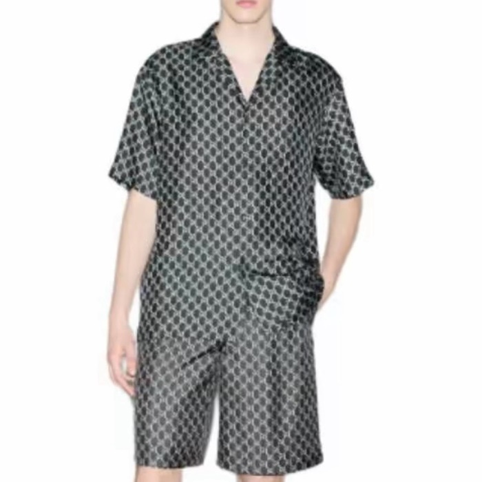 グッチメンズブラックツーピース-c2070