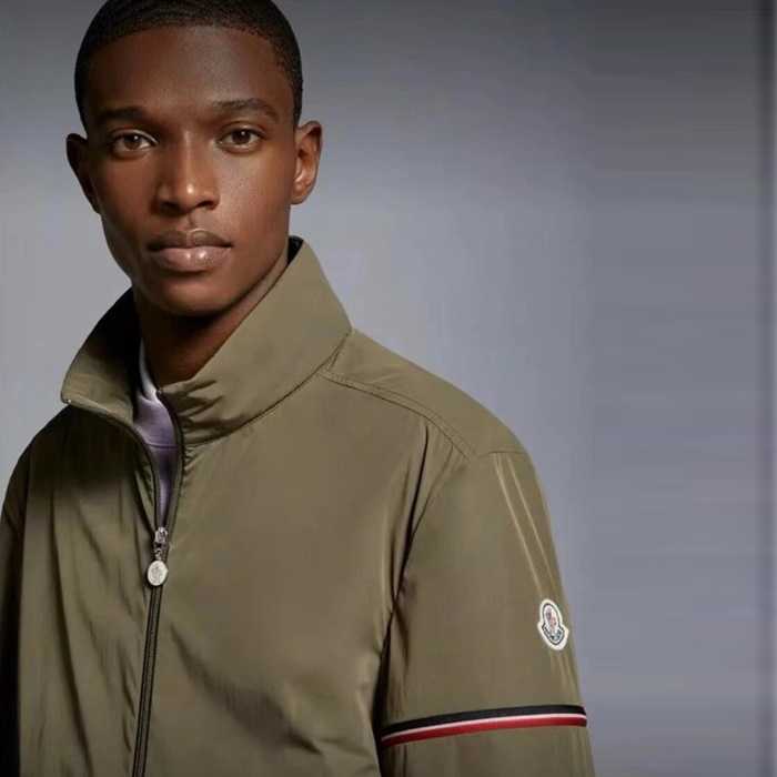 モンクレールメンズカーキジャケットc2203