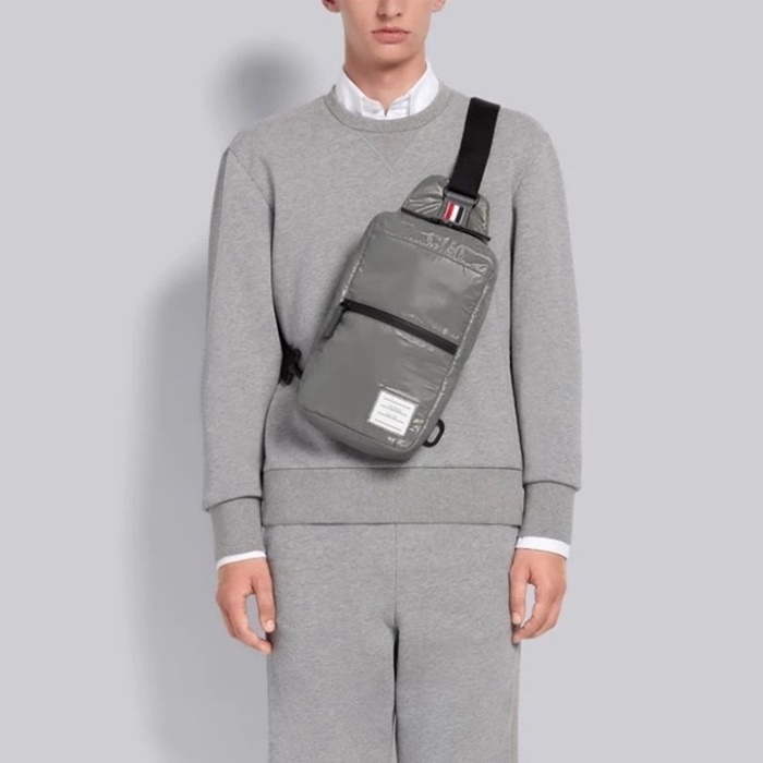 トムブラウンメンズラウンドスウェットシャツc2331