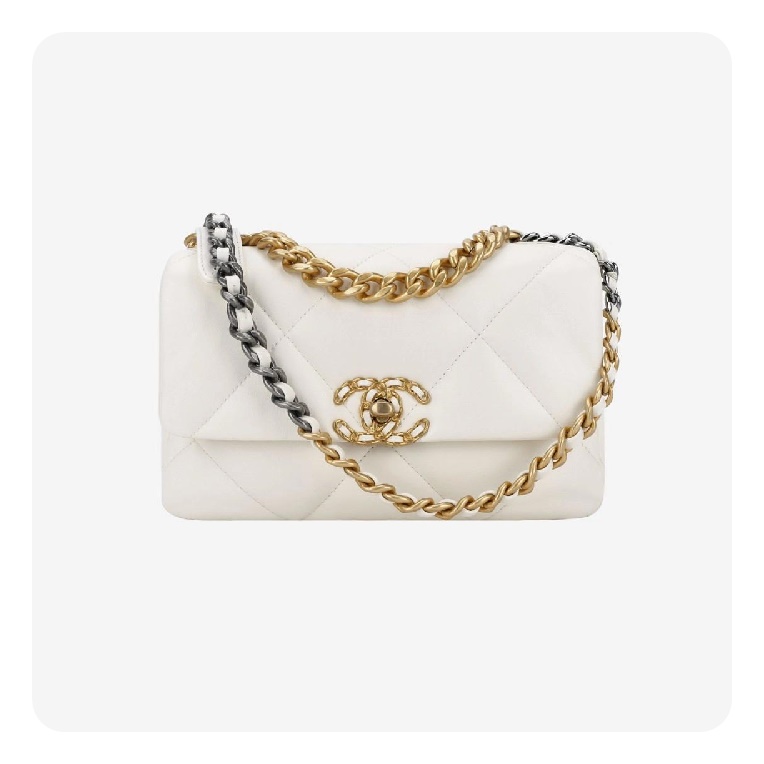 シャネル19フリップバッグラムスキンミディアムホワイトゴールドe19h2685