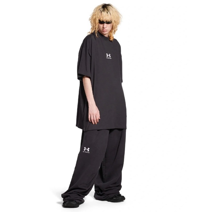 バレンシアガメンズオーバーサイズ半袖Tシャツc2555