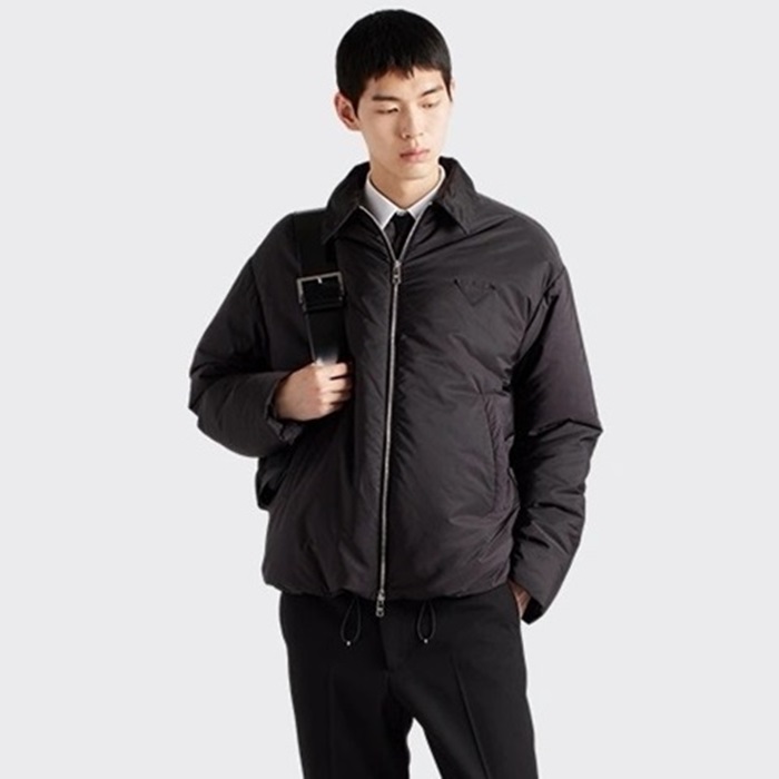 プラダメンズダウンジャケットc3229