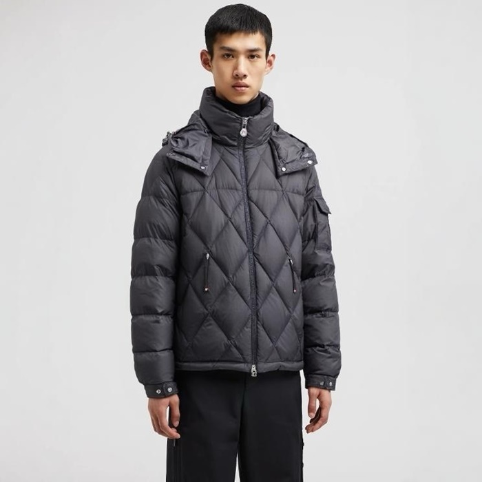 モンクレールメンズパッチダウンパディングc3255