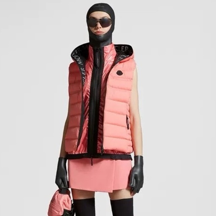 モンクレールレディースダウンベストc3669