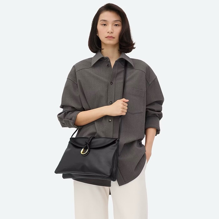 ボッテガヴェネタレディースリベルタミディアムb3127