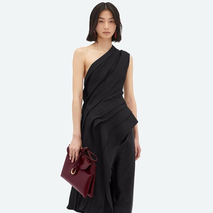 ボッテガヴェネタレディースリベルタミディアムb3128