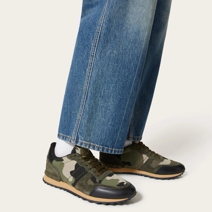 ヴァレンティノメンズスタッドスニーカーs1667