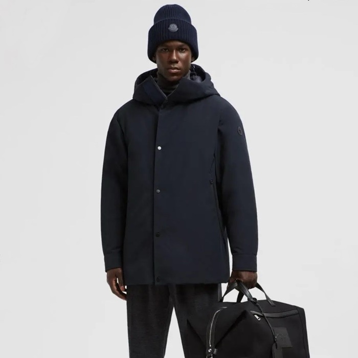 モンクレールメンズダウンパディングc4205