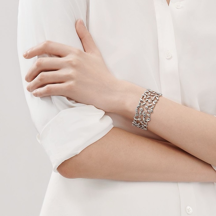 ティファニーレディースゴールドブレスレットc2607