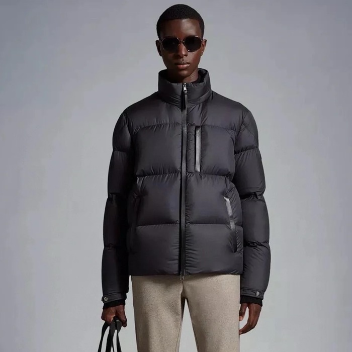 モンクレールメンズダウンパディングc4432