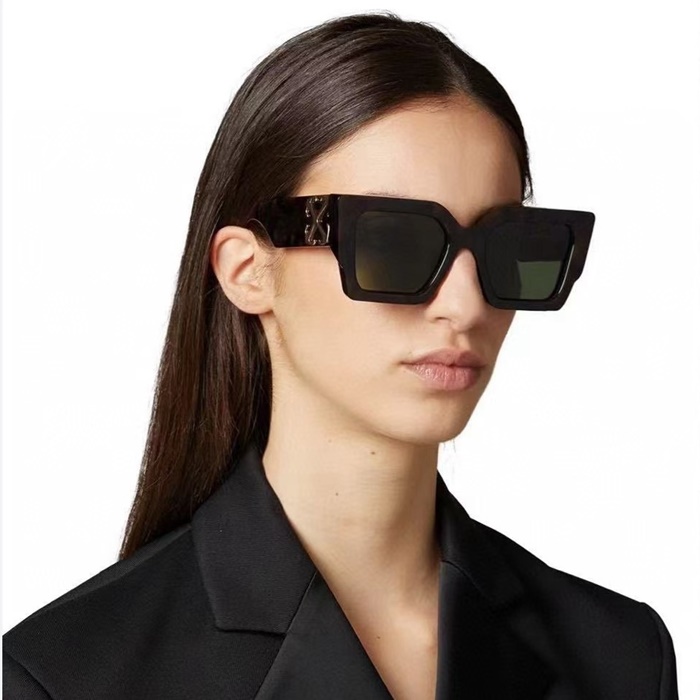 オフホワイトレディースイニシャルサングラスc3051