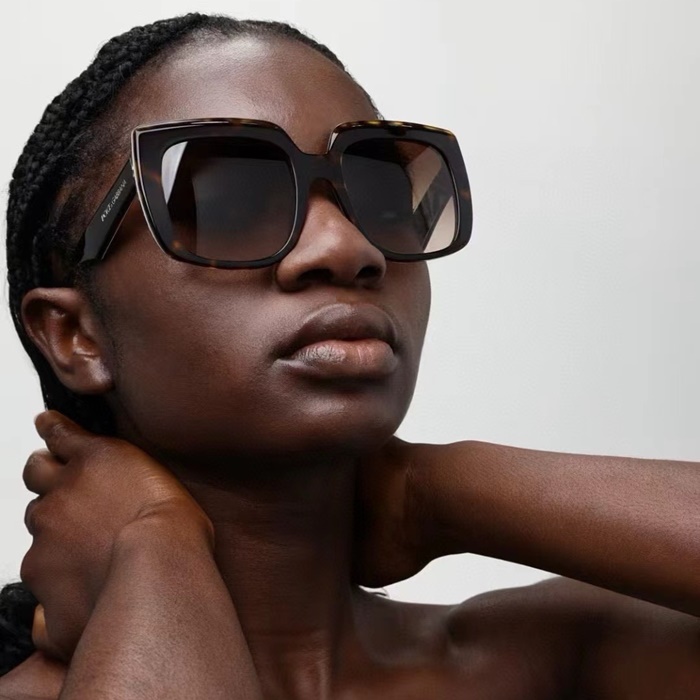 ドルチェ＆ガッバーナユニセックスイニシャルサングラスc3066