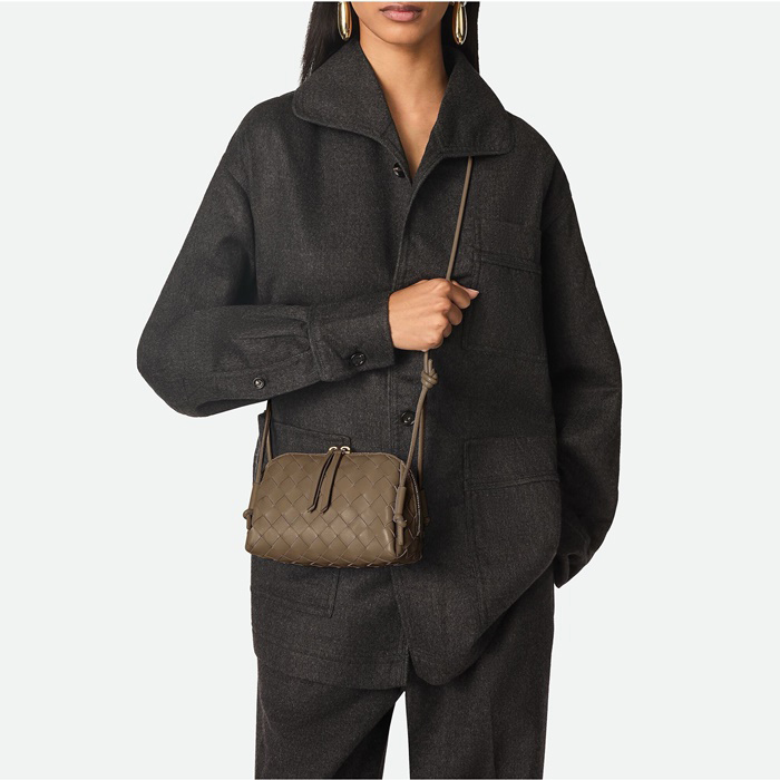 ボッテガヴェネタレディースコンサートパウチb4740