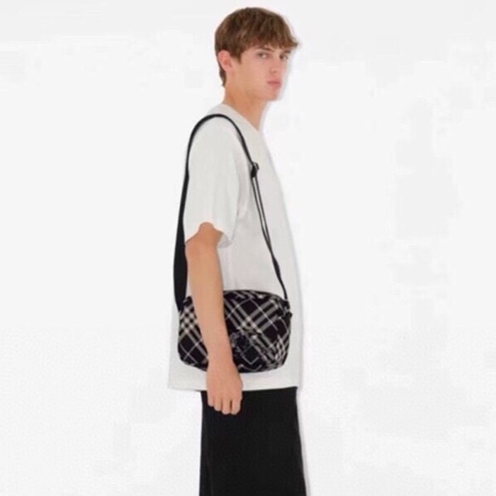 バーバリーメンズヴィンテージカメラバッグb4754