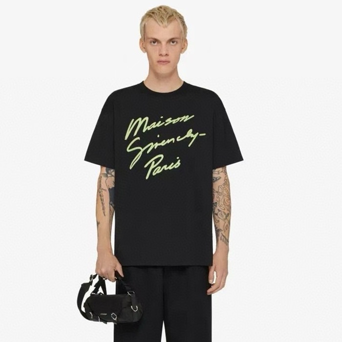 ジバンシィメンズブラック半袖Tシャツc5060