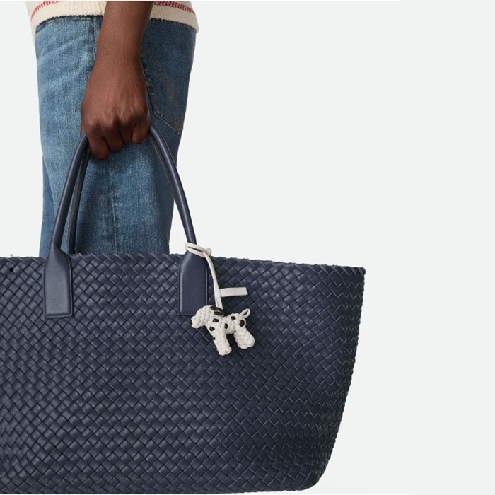 ボッテガヴェネタユニセックスドッグチャームc5421