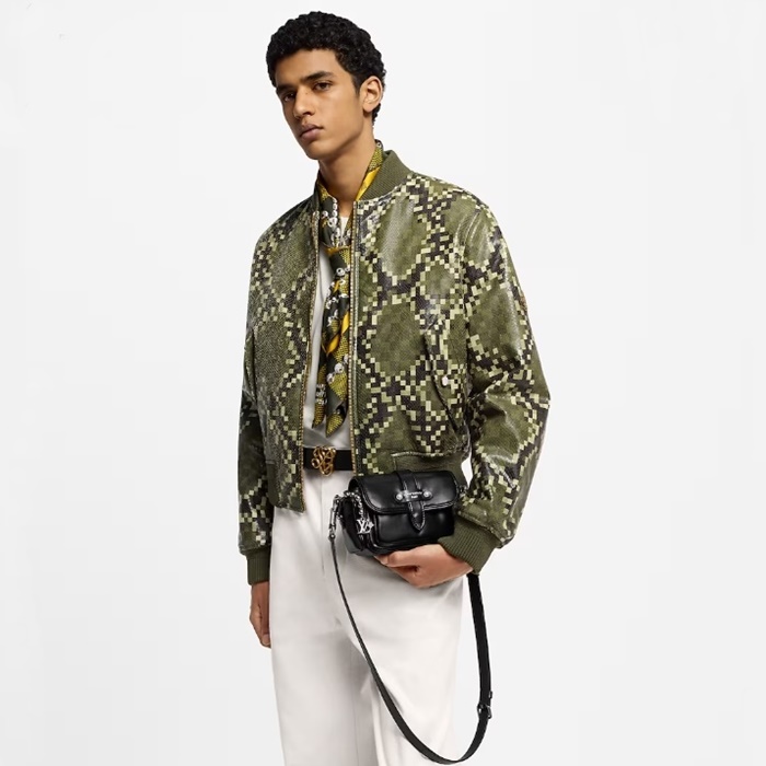 ルイヴィトンメンズカーゴウェアラブル財布M13989b5563