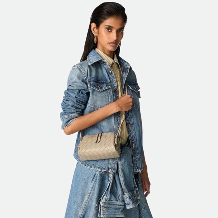 ボッテガヴェネタレディースコンサートパウチb5746