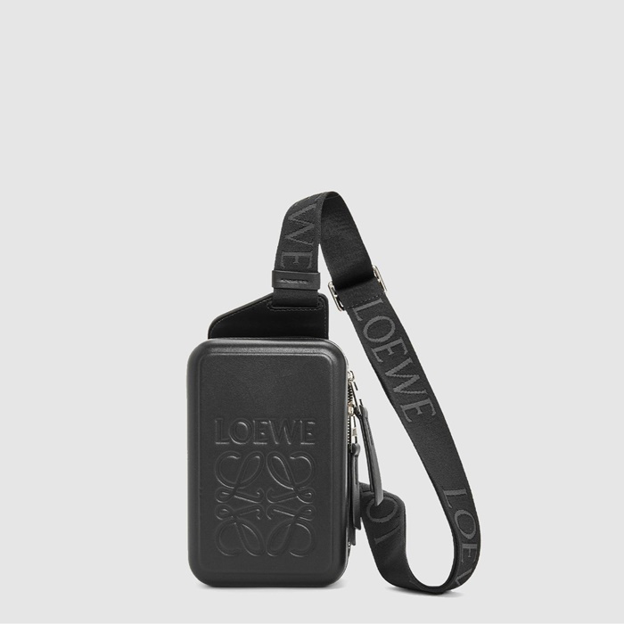 ロエベメンズモールドスリングバッグb8191