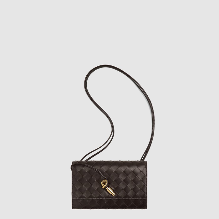 ボッテガヴェネタレディースアンディアーモパウチb9732