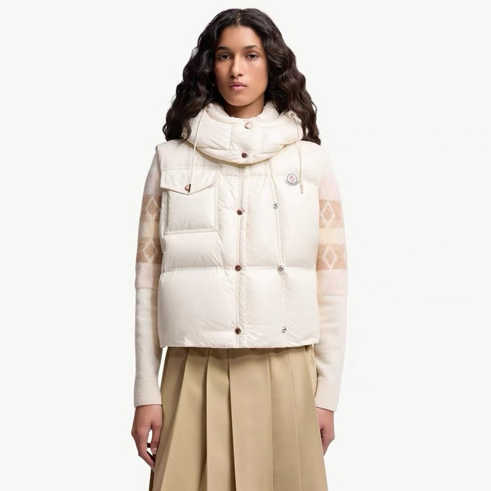 モンクレールレディースダウンベストc8202