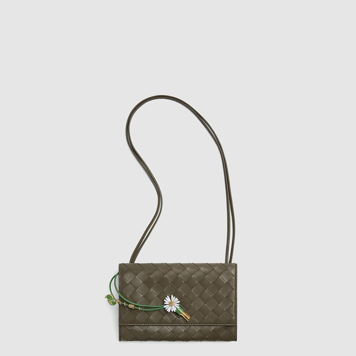 ボッテガヴェネタレディースアンディアーモデイジーパウチb10117