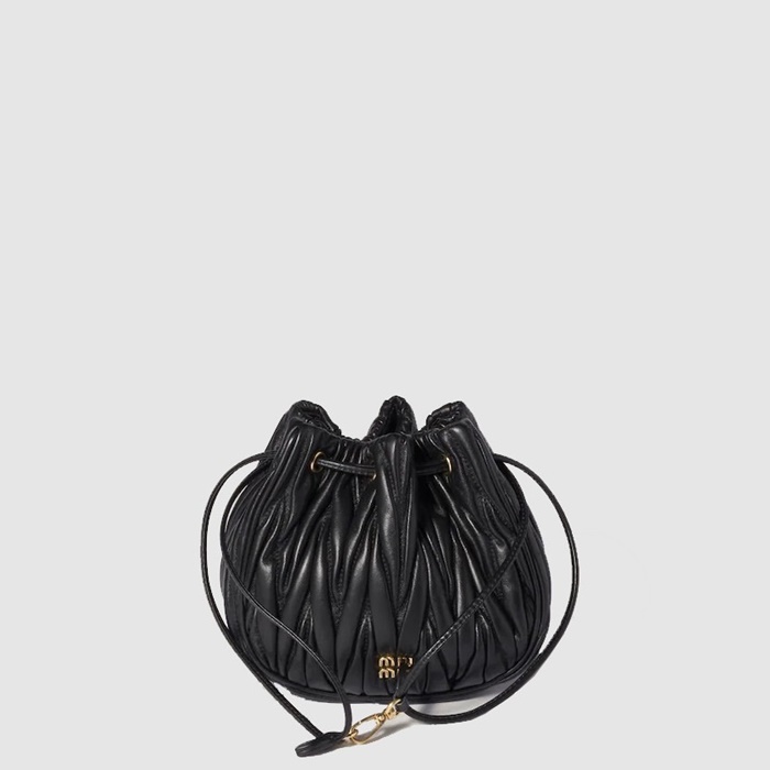 ミュウミュウレディースマトラッセ・ナッパレザーパウチb10128