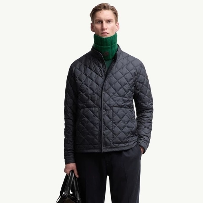 モンクレールメンズダウンジャケットc8884