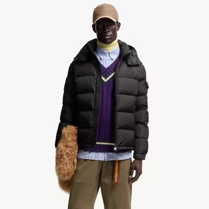 モンクレールメンズダウンパディングc8925