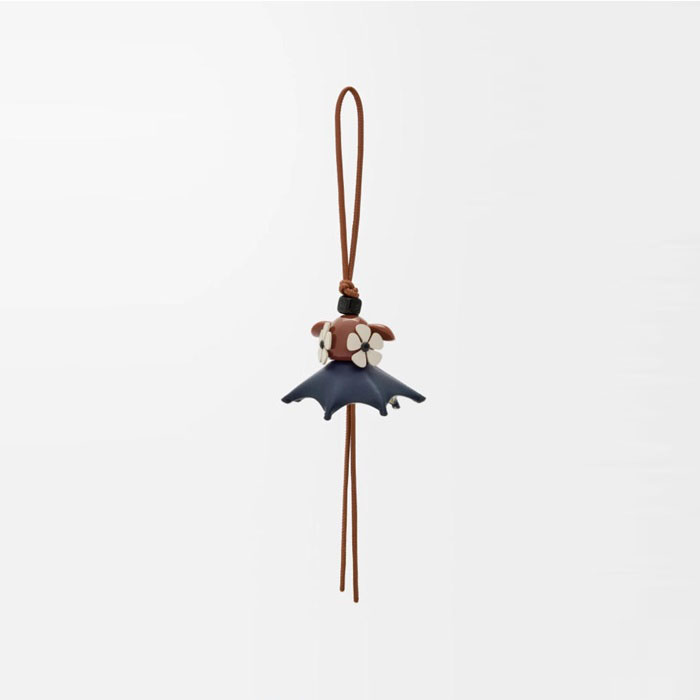 ロエベユニセックスプルメリアパズルチャームc6438