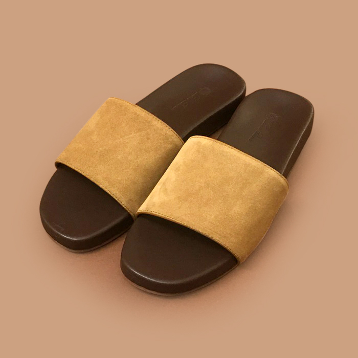  LOROS0071 - ルルレモンメンズレザースリッパカーキ