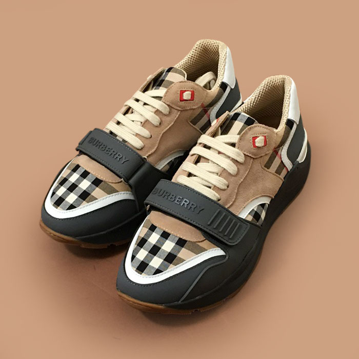 バーバリーメンズ キャンバス スニーカーブラウン