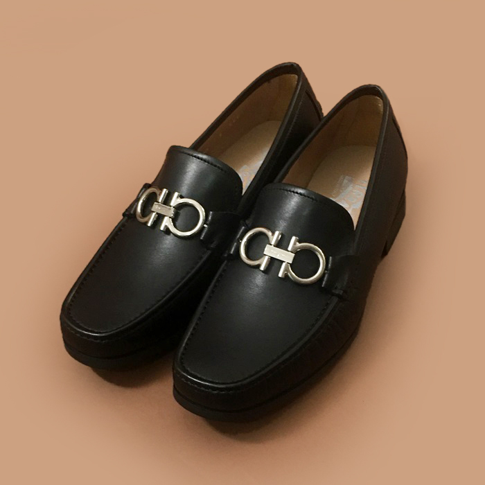 フェラガモメンズ レザーローファーブラック