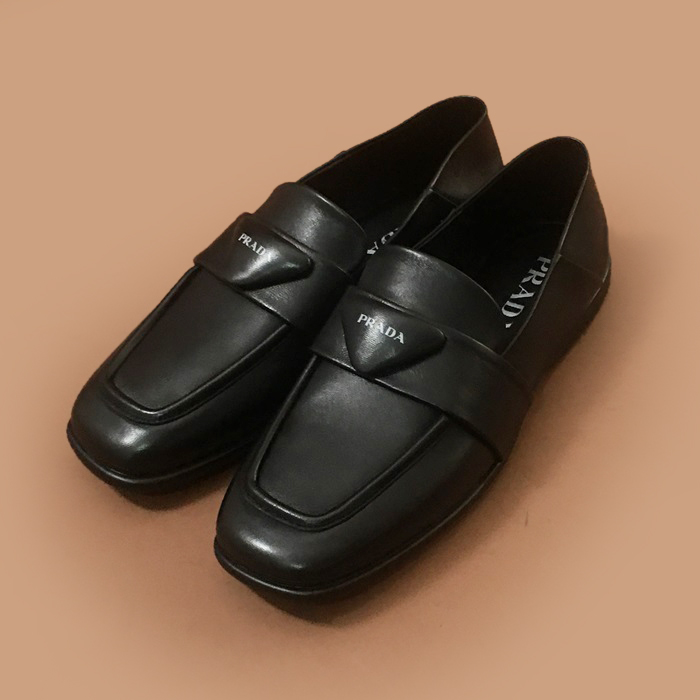 プラダメンズ レザーローファーブラック
